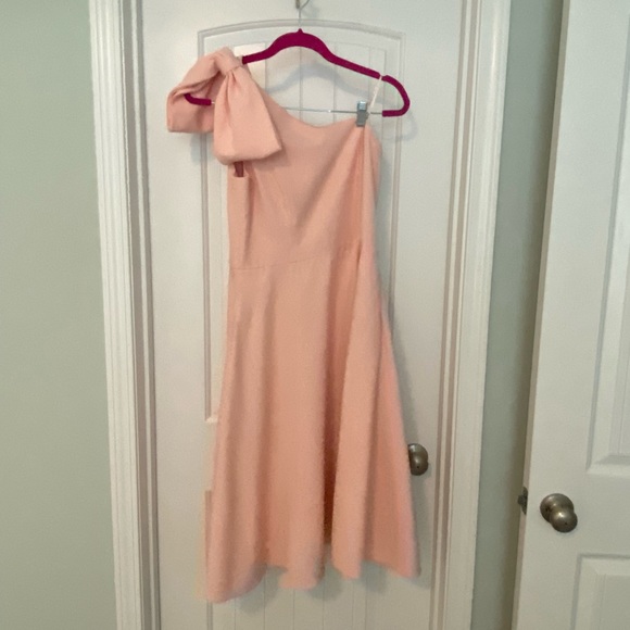 Elegant Gal Meets Glam Yvonne Dress in Peach - Picture 3 of 11